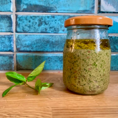 Giersch-Pesto mit Mandeln