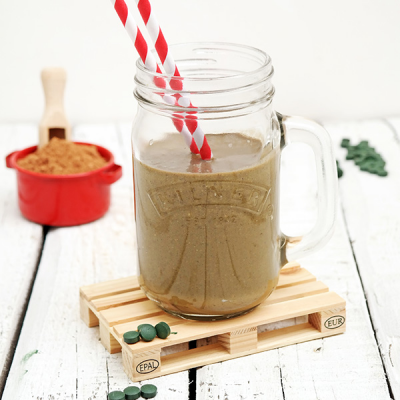 Protein Drink mit Kakao, Spirulina und Mandeln