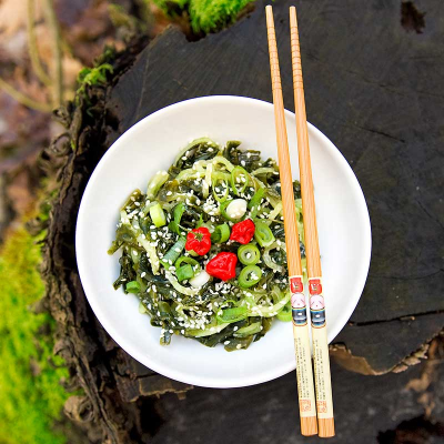 Seegurken-Wakame-Salat mit Chlorella-Dressing