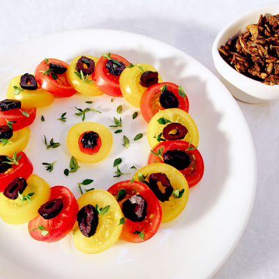 Tomatenplatte mit Sonnenknuspis